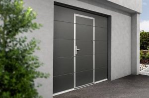 Garažna vrata z osebnim prehodom: Pametna naložba za udoben dom